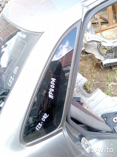 Стекло двери заднее правое (форточка) LADA Priora