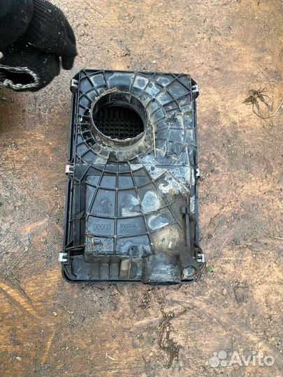 Корпус воздушного фильтра Nissan March K11