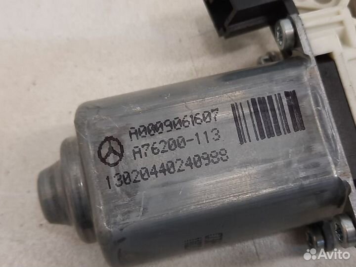 Моторчик стеклоподъемника задний правый