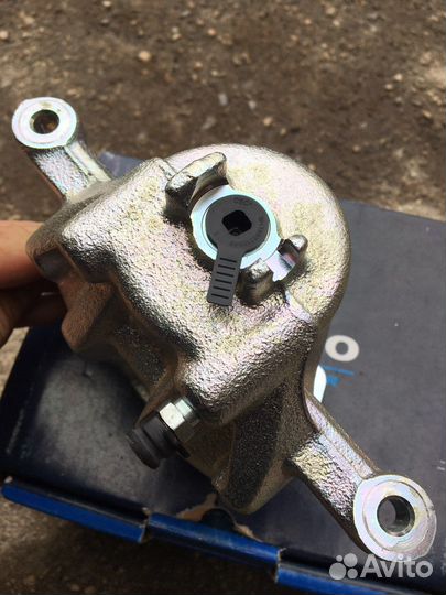 Суппорт передний левый solaris