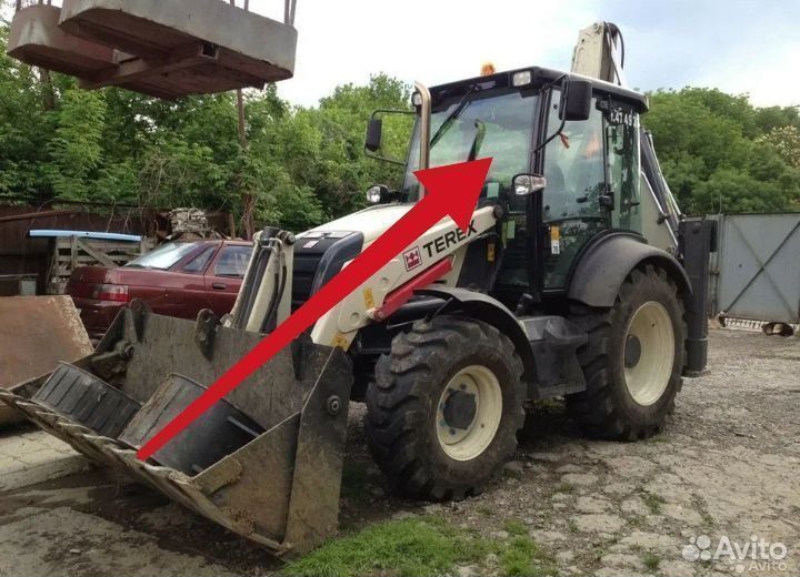 Стекло лобовое верхнее на погрузчик Terex 820/825