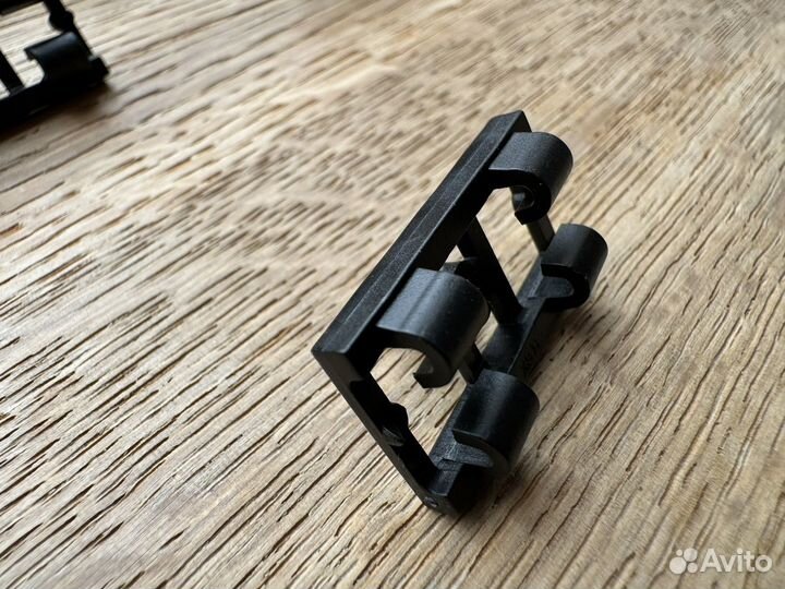 Клипсы уплотнителя двери BMW X5 E53