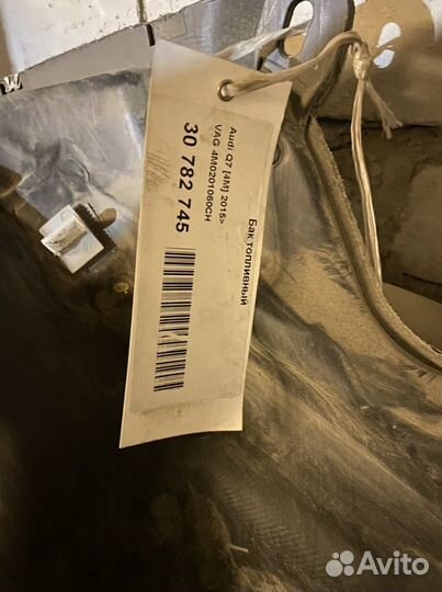 Бензобак Audi Q7 4M0201060CH