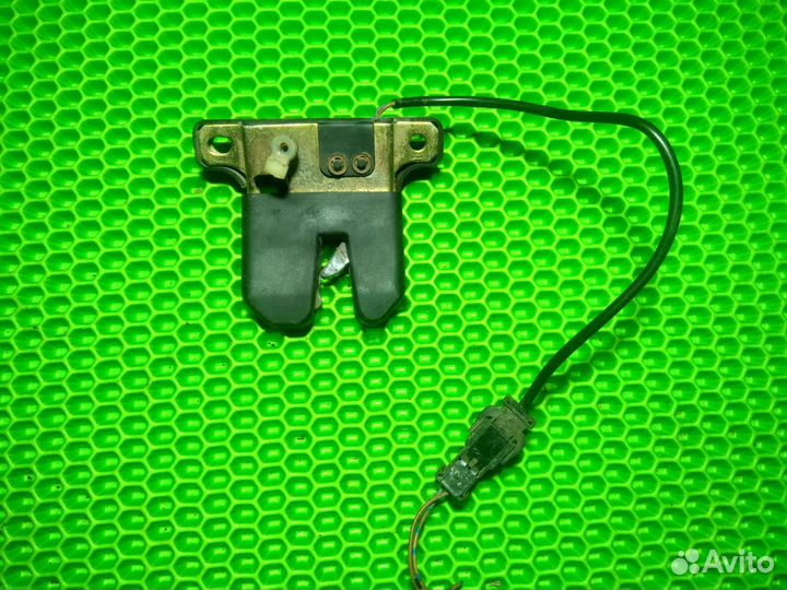 Замок багажника Audi 100 a6 c4 седан