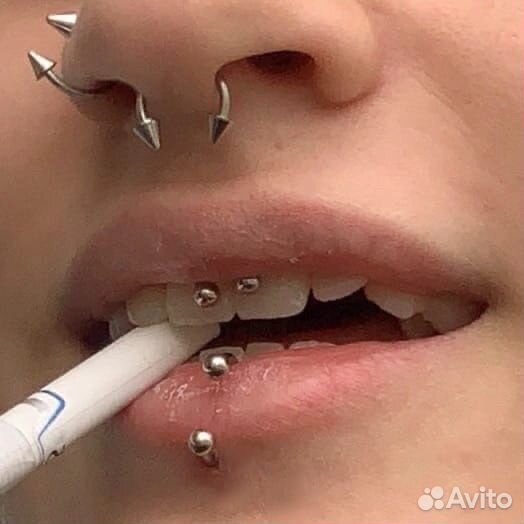 Мастер пирсинга