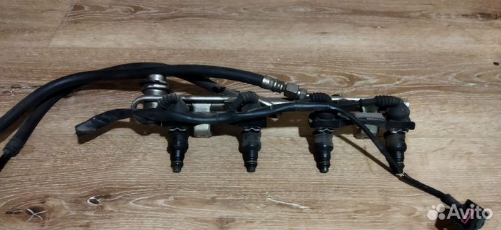 Топливная рампа 1.8 AEB