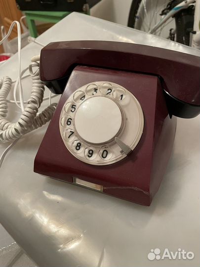 Старый стационарный телефон