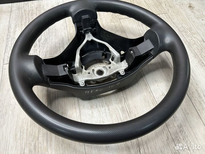 Рулевое колесо Peugeot 107