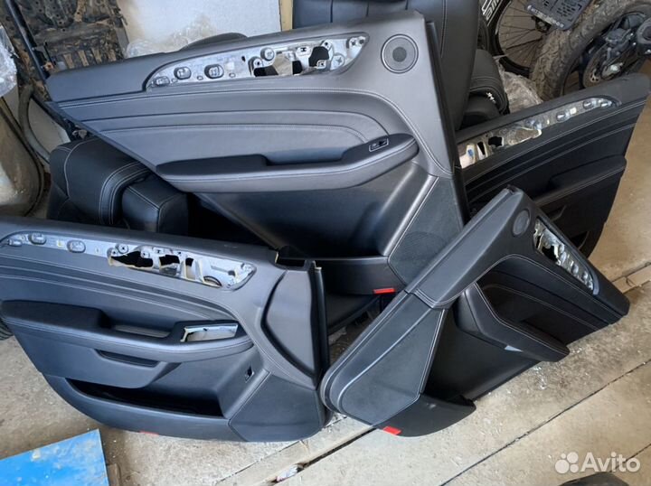 Салон на W166