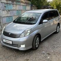 Toyota Isis 2.0 CVT, 2005, 297 000 км, с пробегом, цена 930 000 руб.