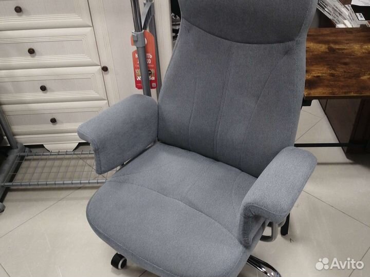 Офисное кресло руководителя