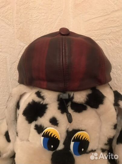 Берет с нерпой и брошью