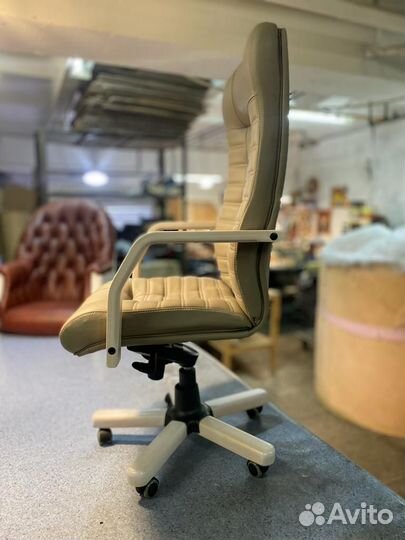 Офисное кресло