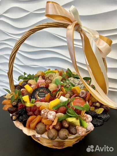 Композиции из сухофруктов букеты,корзины,коробочки
