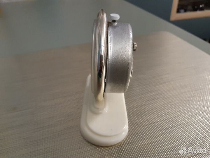 Часы-будильник 