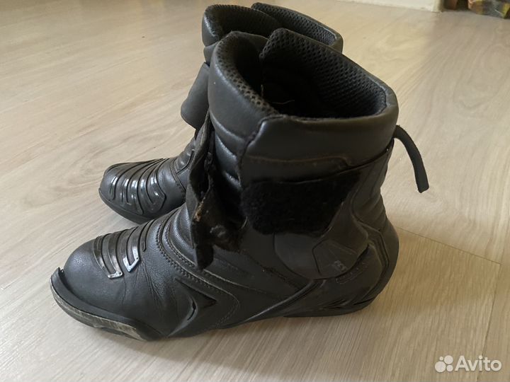 Продам мотоботинки forma