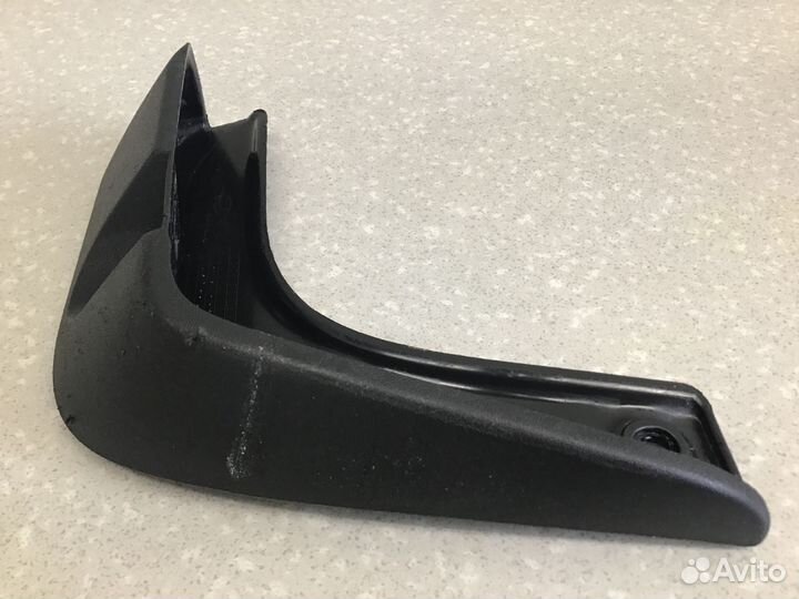 Брызговик задний правый Kia RIO 2017