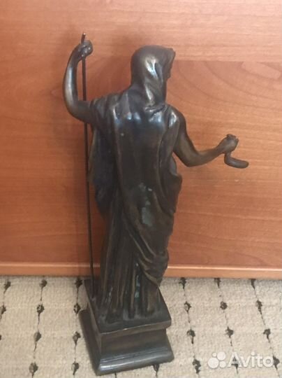 Бронзовая статуэтка Vesta