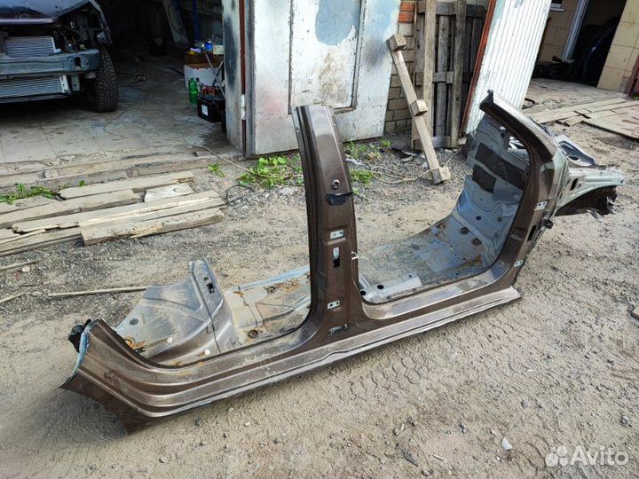 Боковина кузова правая Skoda Rapid