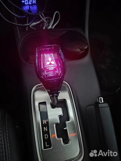 Светодиодная LED ручка кпп на любой автомобиль