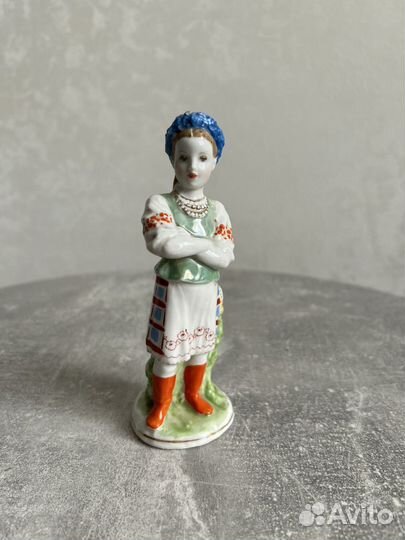 Статуэтка фарфор
