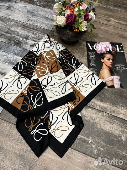 Шелковый платок Loewe темно-бежевый с черным