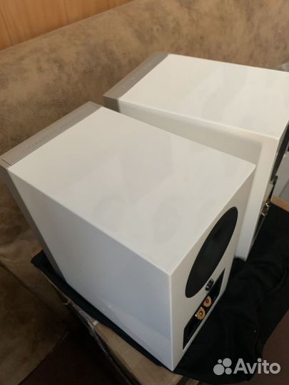 Полочная акустика Definitive Technology Demand D7