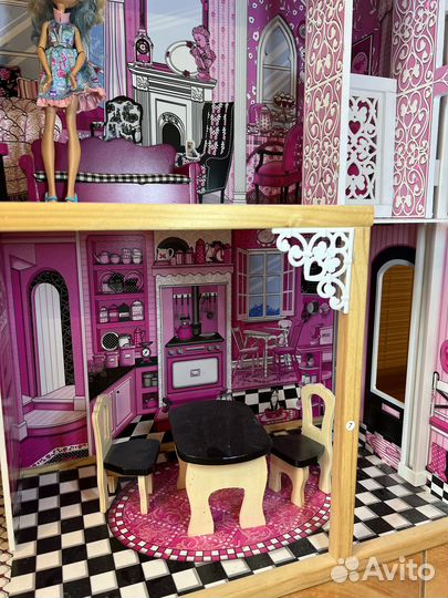 Большой кукольный домик