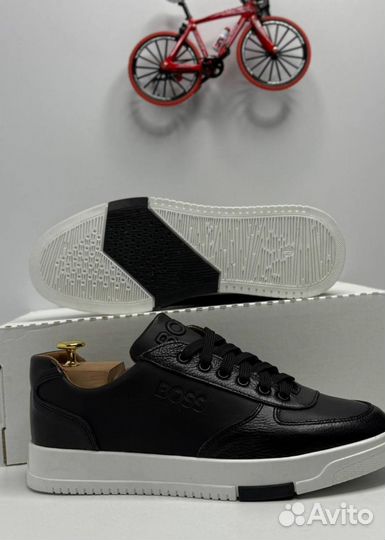 Кроссовки Boss эргономичные