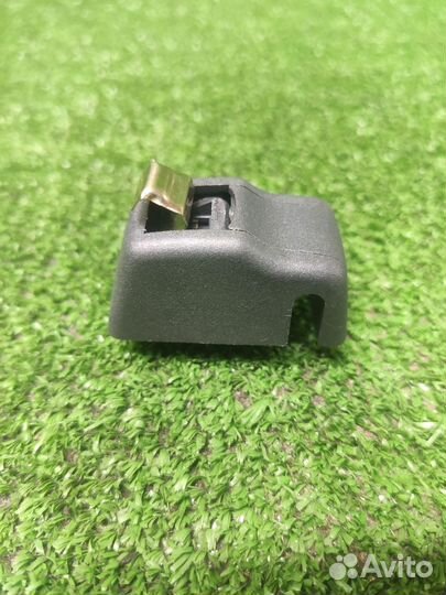 Крючок козырька порше каен 958 черный