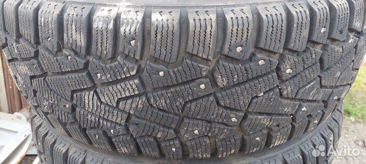 Pirelli Ice Zero 215/65 R16