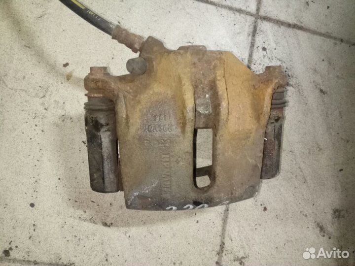 Суппорт передний правый Renault Megane 2 F4R 2007