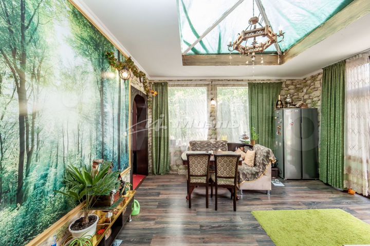 Три коммерческих помещения с домо