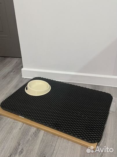 Лежанка, миска, когтеточка, лоток для кошек