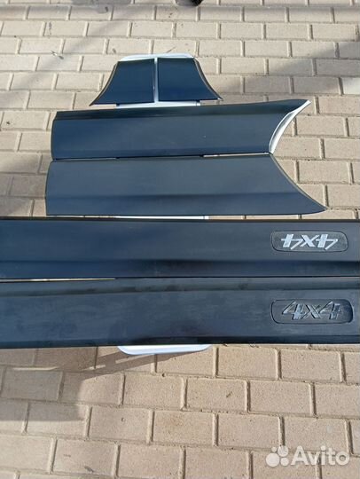 Накладки на двери и крылья Нива Шевроле 2123 бу