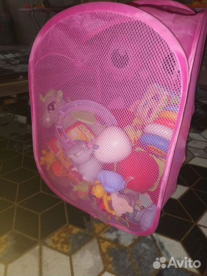 Корзина с игрушками