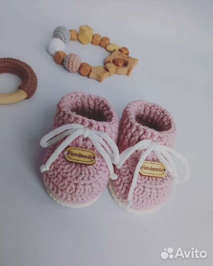 Подарочный набор пинетки и погремушка