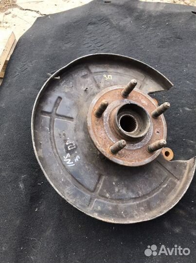 Кулак задний правый левый Опель Инсигния