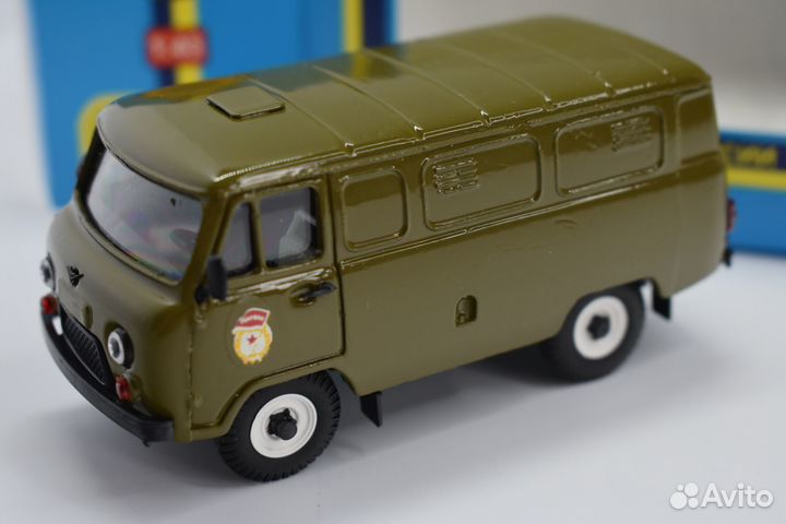 УАЗ 452 (3962) Гвардейский модель 1:43
