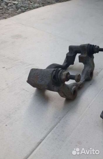 Передняя скоба суппорта ауди 80 б3,б4