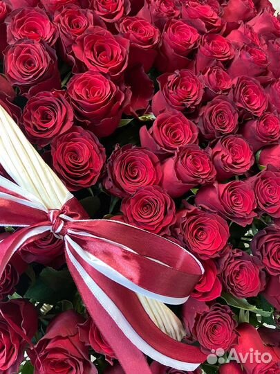 201 роза в корзине