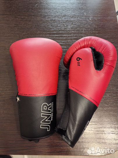 Защита на ноги единоборства и перчатки