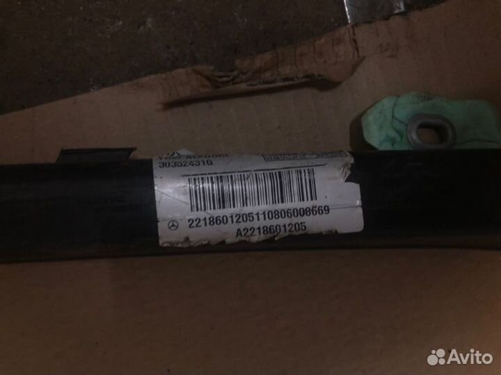 Шторка безопасности правая Mercedes-Benz W221