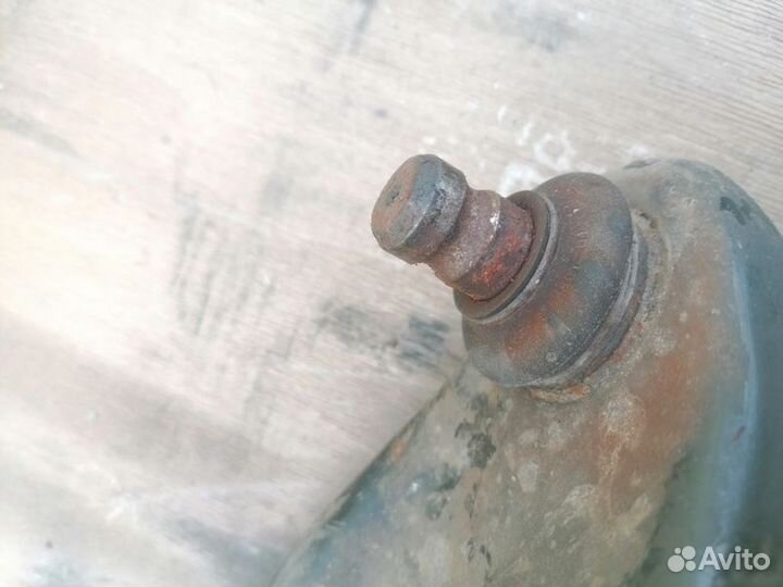 Рычаг передний правый Renault Logan