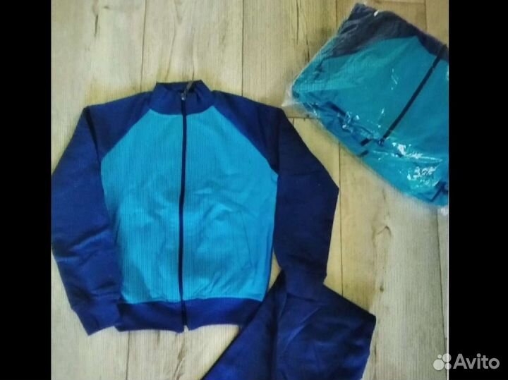 Спортивный костюм на мальчика 140