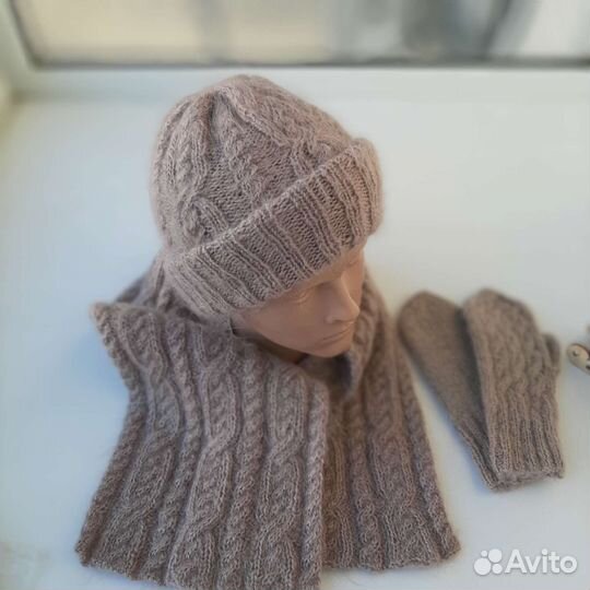 Комплект с косами.Шапка, шарф, варежки. Мохеровый
