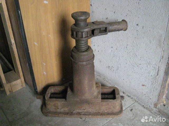 Домкрат винтовой железнодорожный 10 тонн