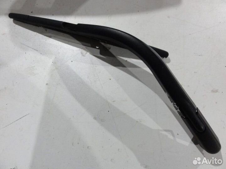 Поводок стеклоочистителя задний Лада Ларгус