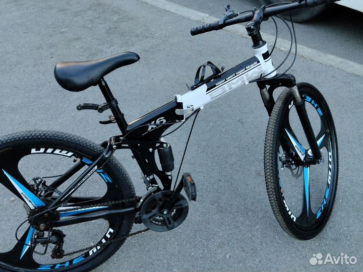 Велосипед на литых дисках BMW