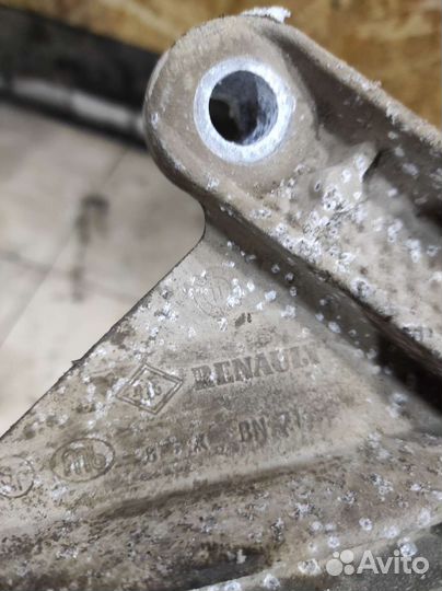 Кронштейн МКПП Renault Sandero 1